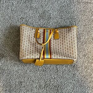 Tory Burch purse, barely used. Comes with a long strap as well.